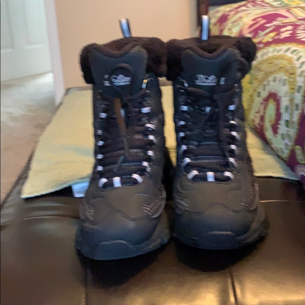 Sketchers de-lites waterproof boots